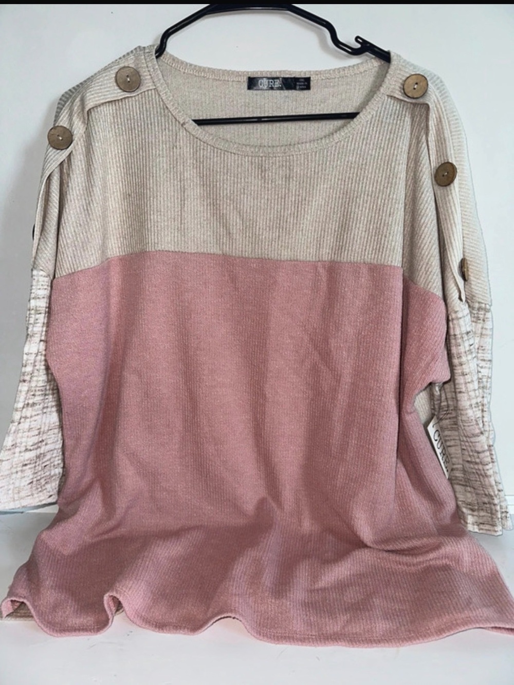 COZY RIBBED BUTTON-SHOULDER COLORBLOCK TOP - Pink/Cream